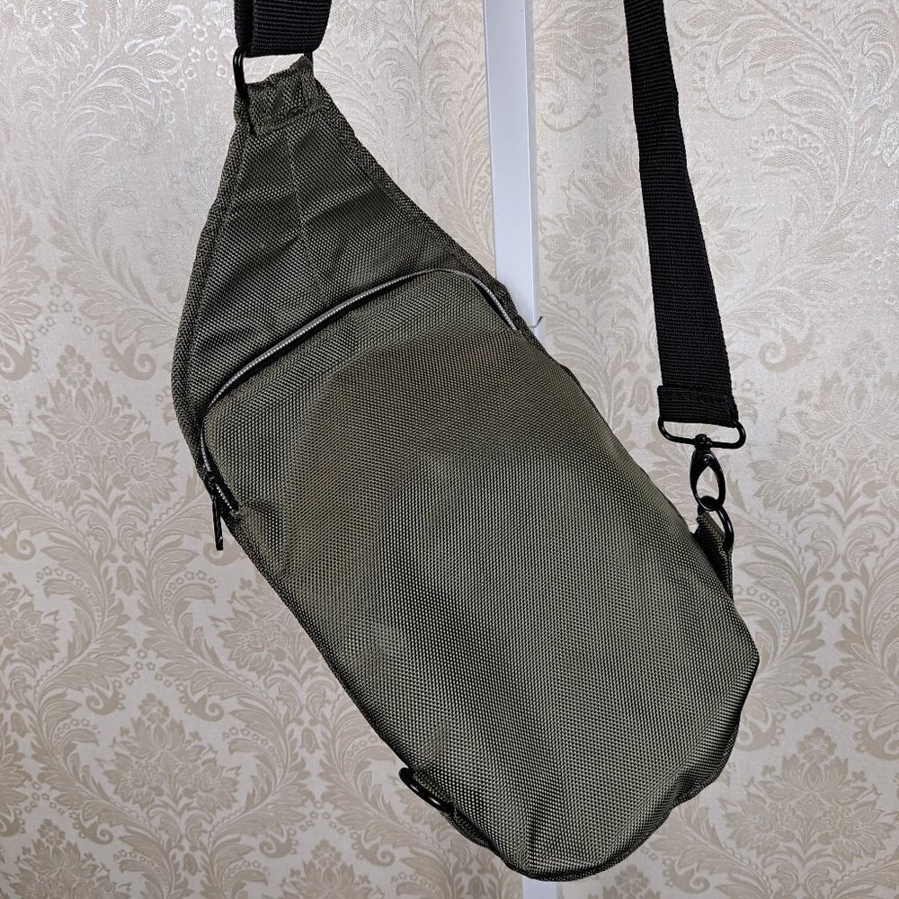 Urban Outfitters Olive Green Vertical Sling Bag Extra Ring for Adjustment EUC